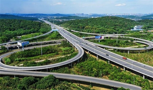 德保钢筋套筒应用于高速公路